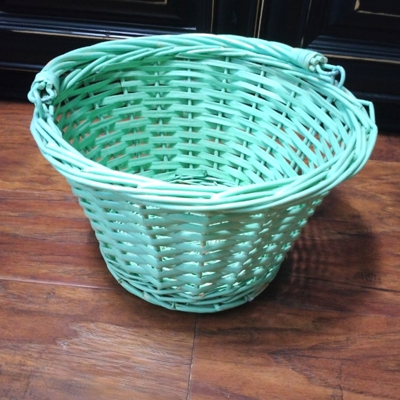 Vintage Accents Vintage Seafoam Green Wicker Basket With Hinged